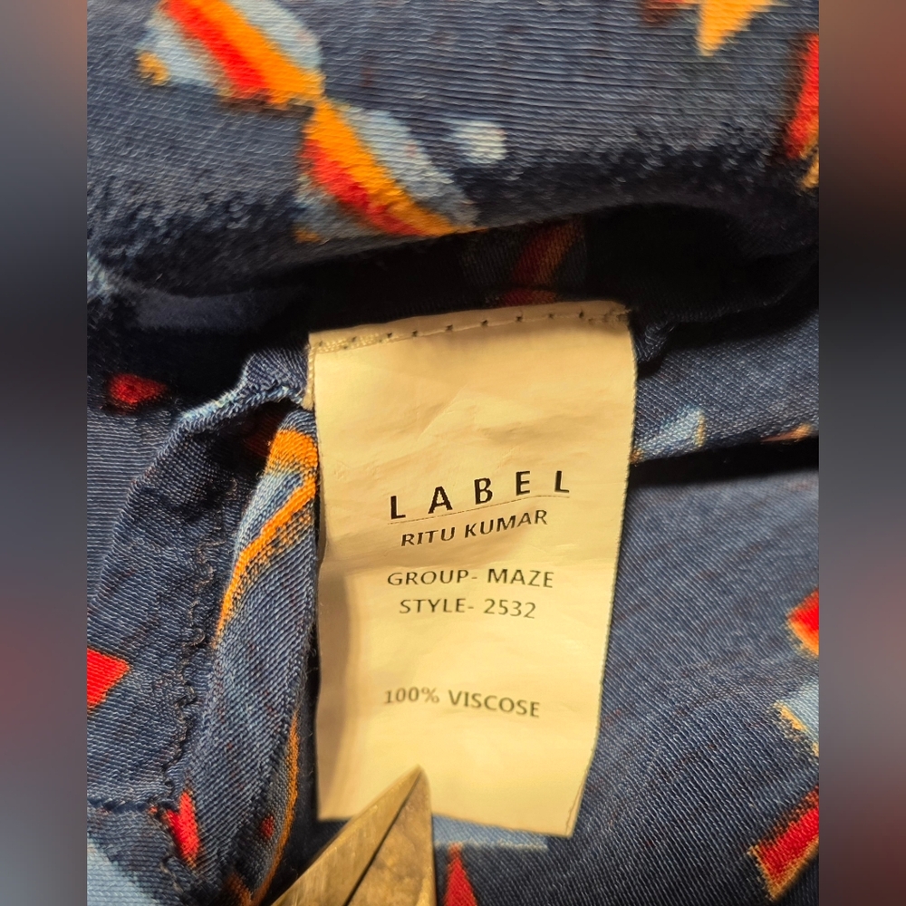 Label Ritu Kumar Sleeveless Top - Picture 6 of 8